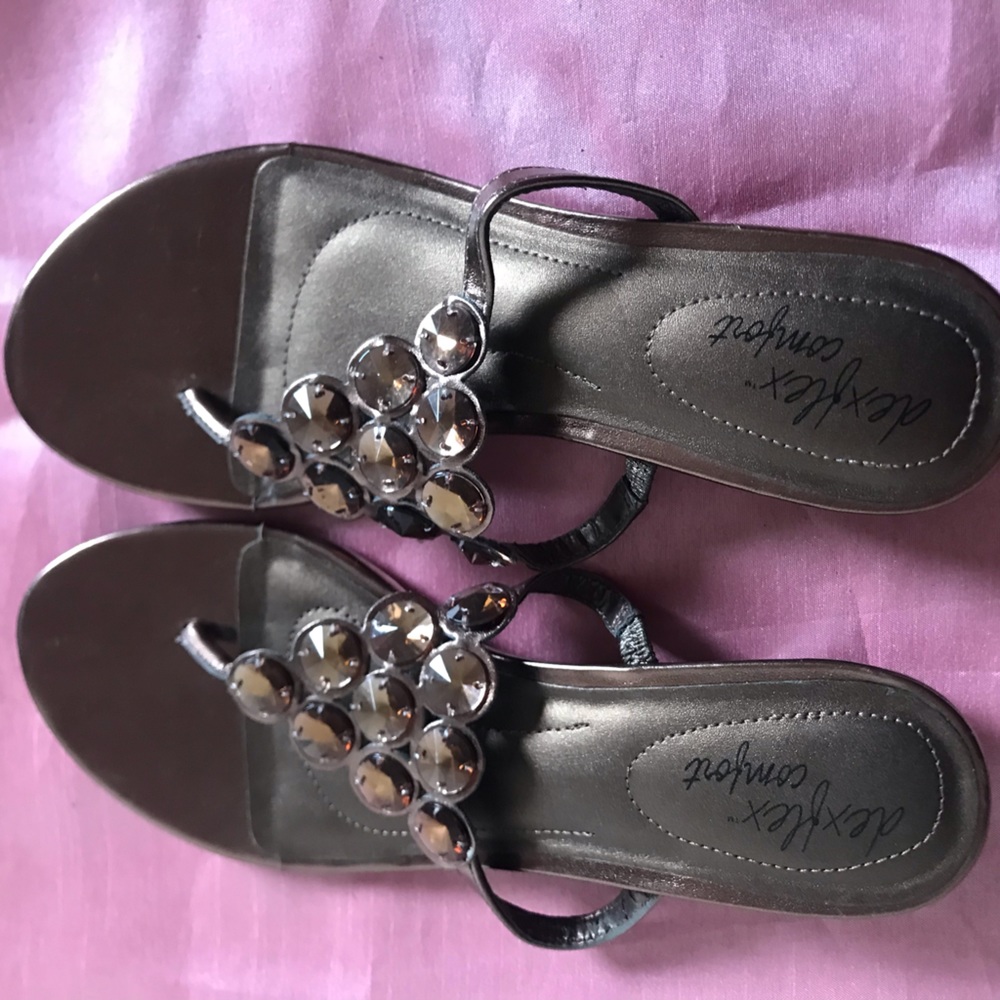 Sandals. - Picture 4 of 8